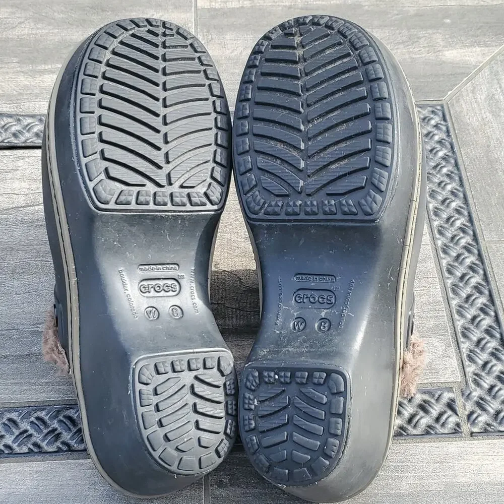 Crocs Cobbler Fuzz Clogs Size 8 - Picture 4 of 6